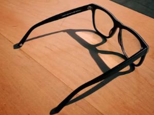 안경 부러지는 꿈 해몽