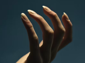 손톱 자르는 꿈 해몽